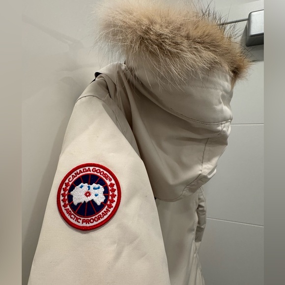 Canada Goose Women's Off-White Hooded Puffer Jacket - Picture 4 of 4